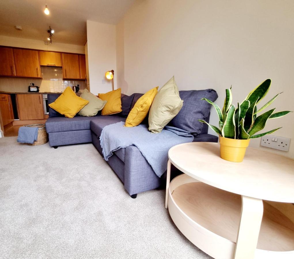 Cityscape Haven: 1 Bedroom Apartment With Terrace And City View Bournemouth Exterior photo